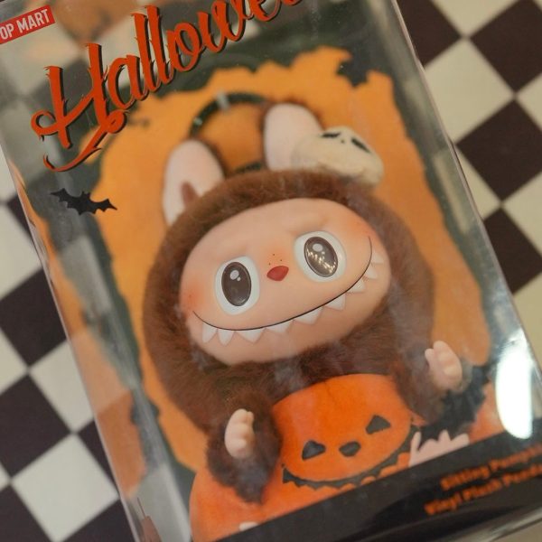 2_d777c5b2-8587-4289-9359-37c75b4a16cc.jpg (Cat10010)Pumpkin Labubu Happy Halloween Party Series- Sitting Pumpkin Vinyl Plush Pendant