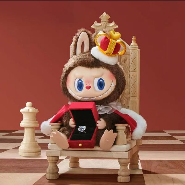 FullSizeRender_c32ea581-4735-46dc-a93f-6d3f20b7923e.jpg Labubu Letscheckmate 38cm plush doll The King large one